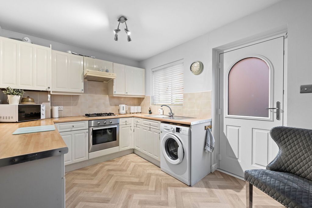 Property photo 2 of 20