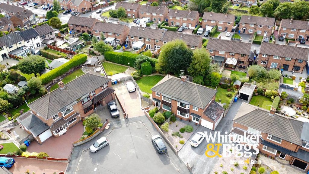 Property photo 2 of 31 Ef05dab3-9B80-41Ba-A41E-277B2Aae1E33.Jpg