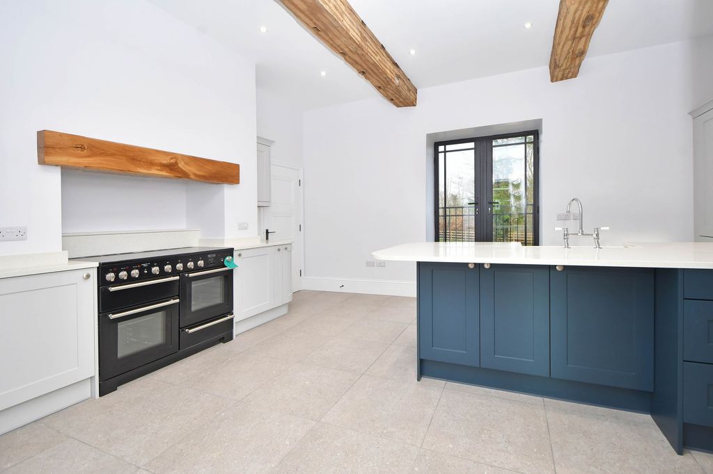 Property photo 3 of 39