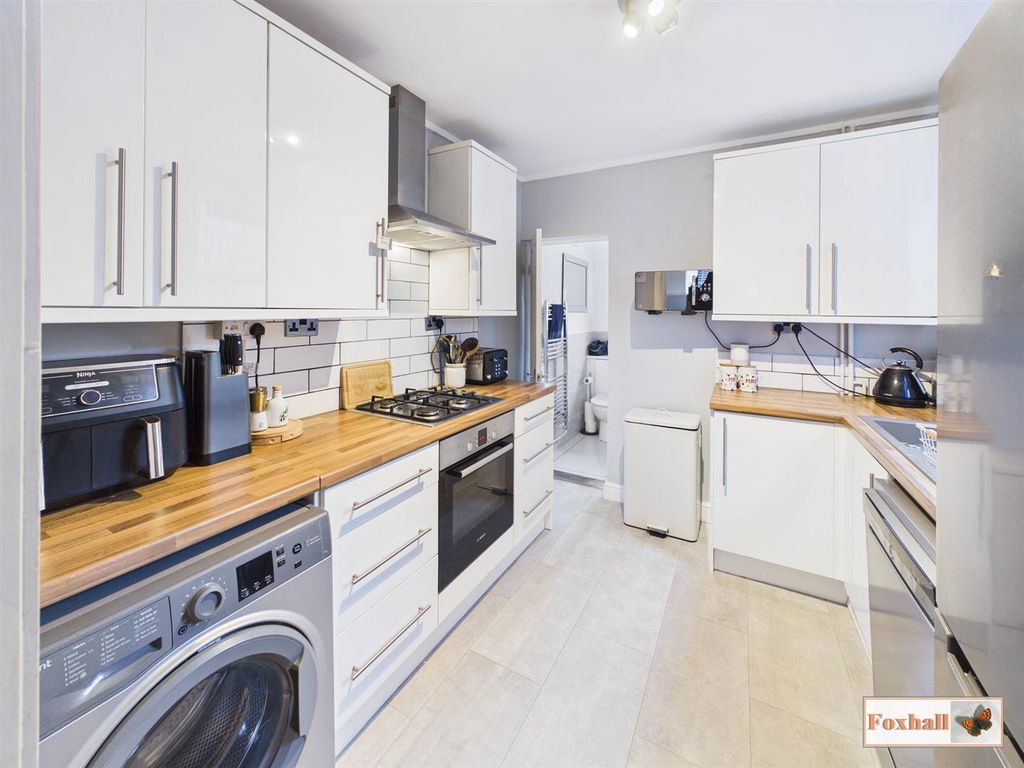 Property photo 2 of 21 Kitchen