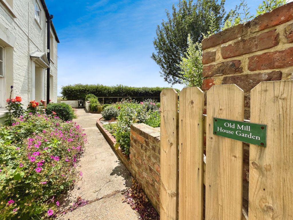 Property photo 2 of 41 4301785