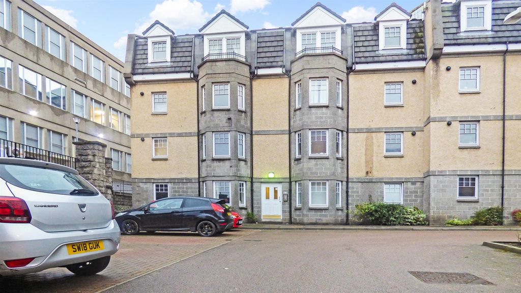 Property photo 1 of 8 Outside.Jpg