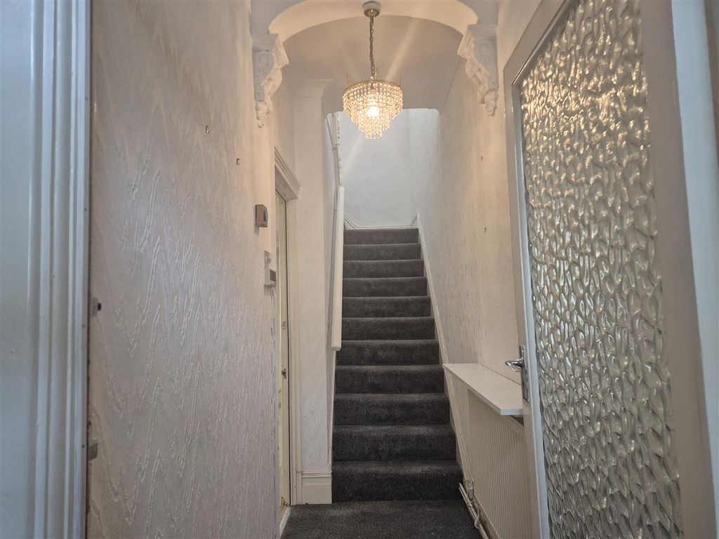Property photo 2 of 9 Passage.Jpg