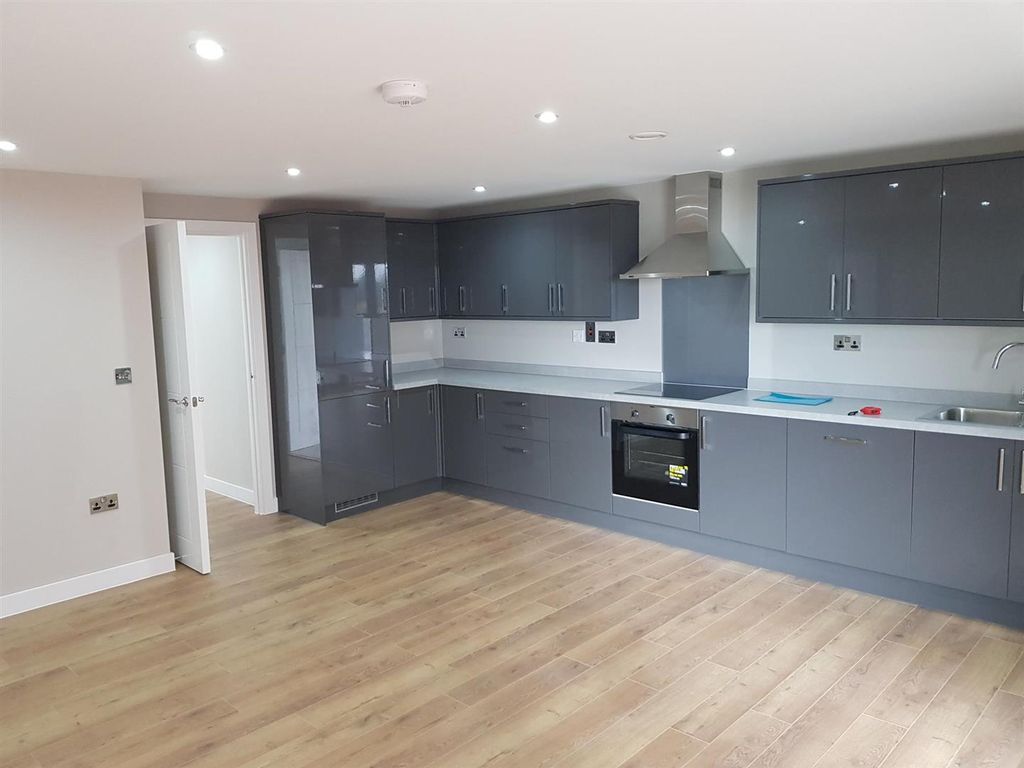 Property photo 2 of 12 Kitchen