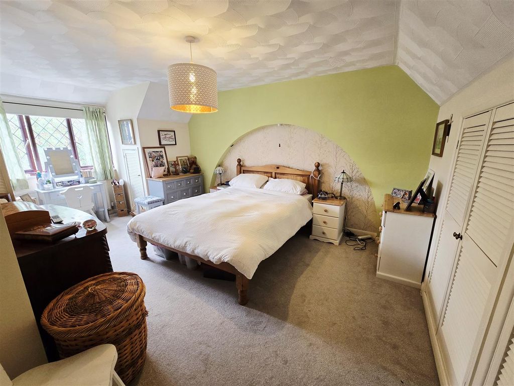 Property photo 2 of 25 Bedroom