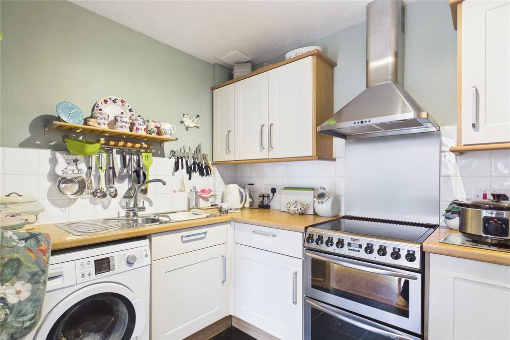 Property photo 3 of 12 Kitchen