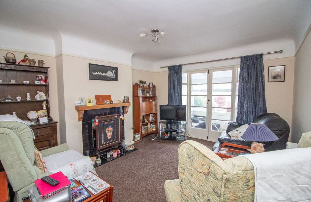 Property photo 2 of 25