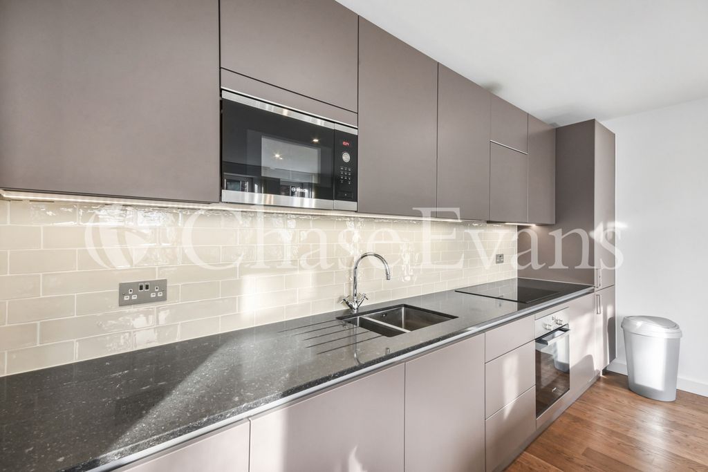 Property photo 3 of 10 Kitchen