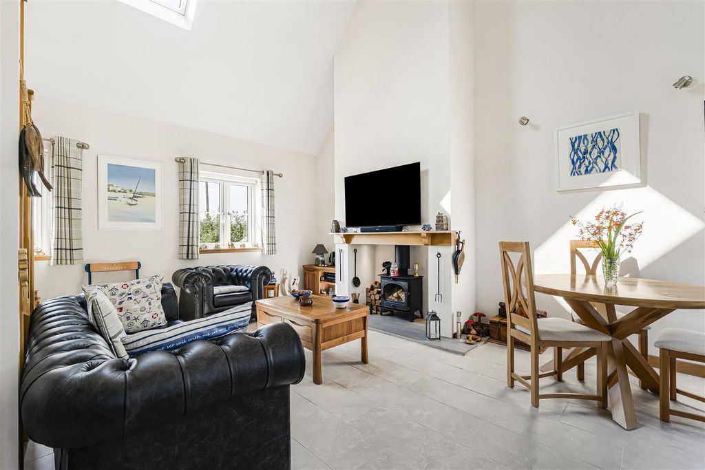 Property photo 3 of 33