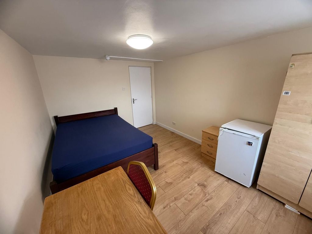 Property photo 1 of 4