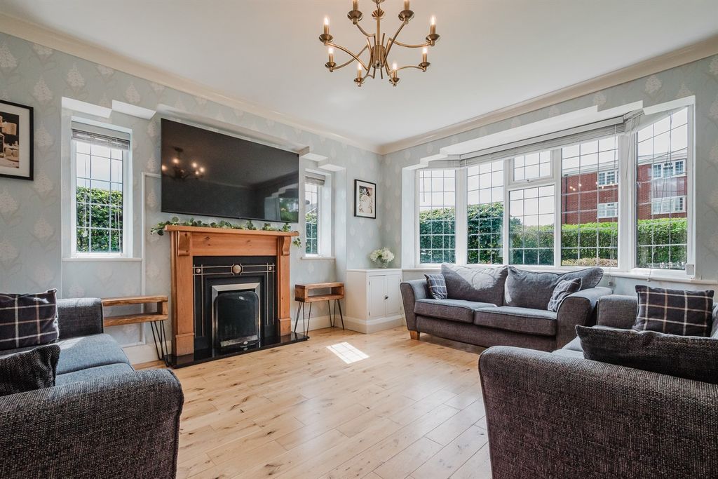 Property photo 3 of 27 Living Room