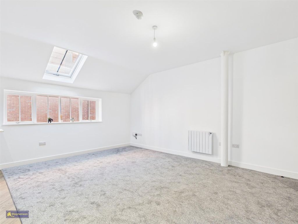 Property photo 3 of 7 Living Area