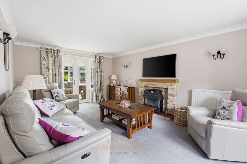 Property photo 2 of 34