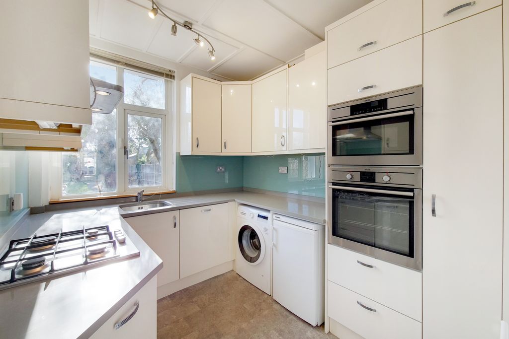 Property photo 2 of 17
