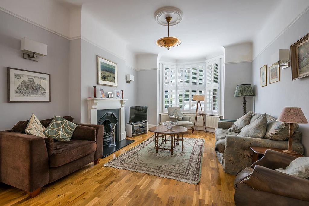 Property photo 2 of 37 20 Bushey Hill Road-3.Jpg