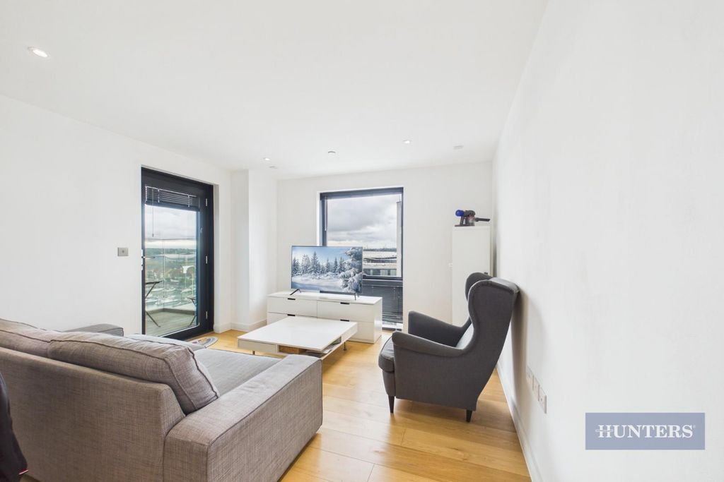 Property photo 3 of 13 Cam05152G0-Pr0559-Still014.Jpg