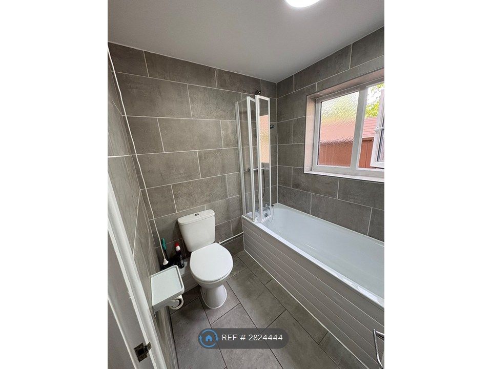 Property photo 3 of 10 Bathroom