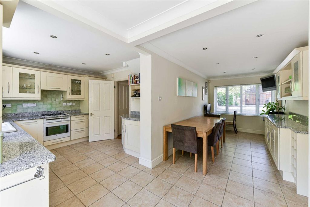 Property photo 3 of 20 Bluegates