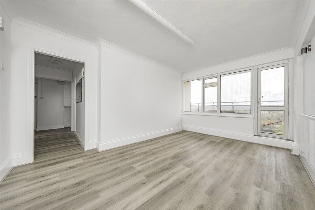 Property photo 1 of 14 Picture No. 11