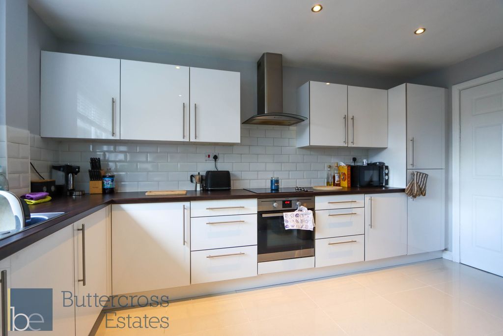 Property photo 3 of 15 Kitchen