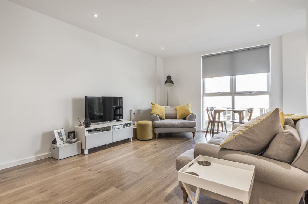 Property photo 1 of 9 660932 (2)