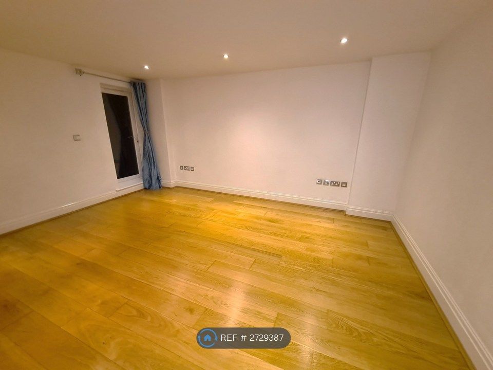 Property photo 3 of 12 Living Room