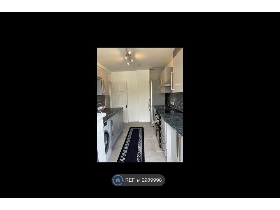 Property photo 3 of 13 Kitchen