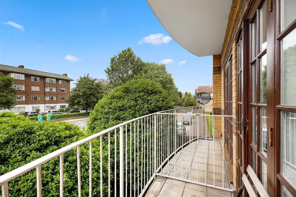 Property photo 2 of 11 Balcony