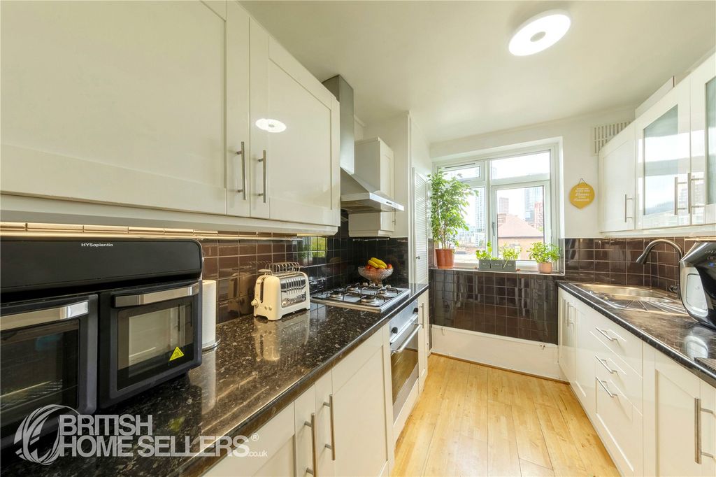 Property photo 2 of 18 Picture No. 04