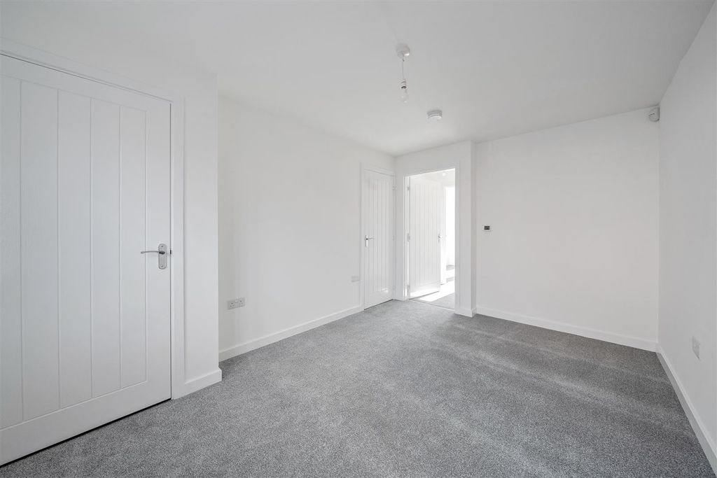 Property photo 3 of 10 1373870-8-68Ff69Cea2483.Jpg