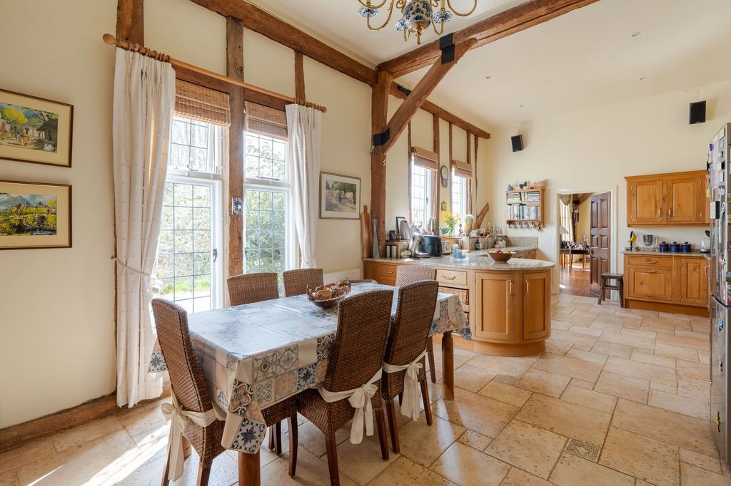 Property photo 3 of 26 Kitchen / Breakfast Room