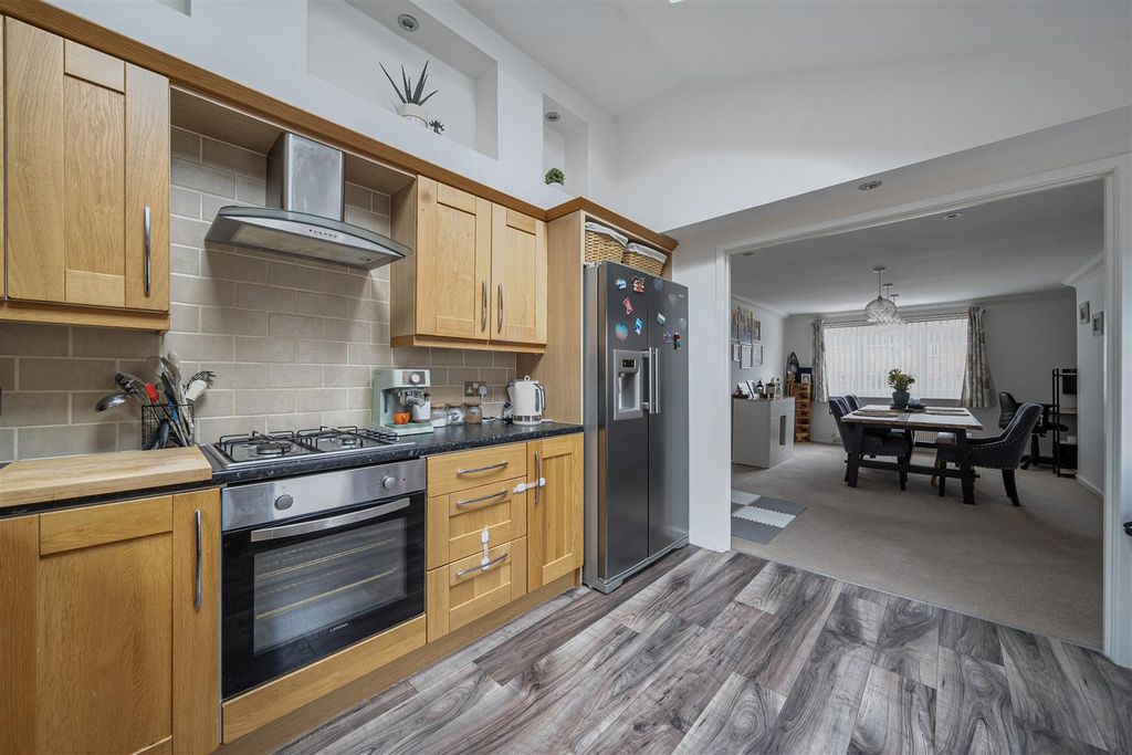 Property photo 3 of 23 Kitchen