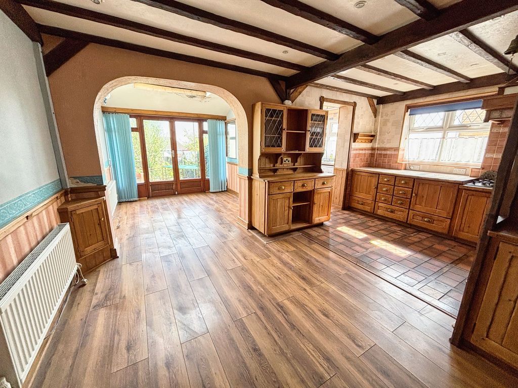 Property photo 3 of 28