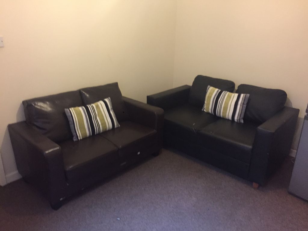 Property photo 2 of 11 Lounge