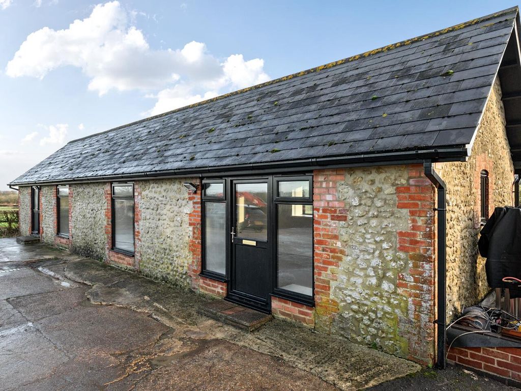 Property photo 1 of 11 1393682-10-69491d864d6d5.Jpg