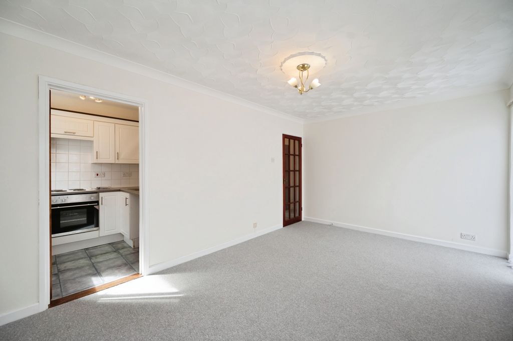 Property photo 3 of 17 Photo