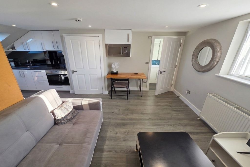 Property photo 1 of 7 Self Contained Apartment