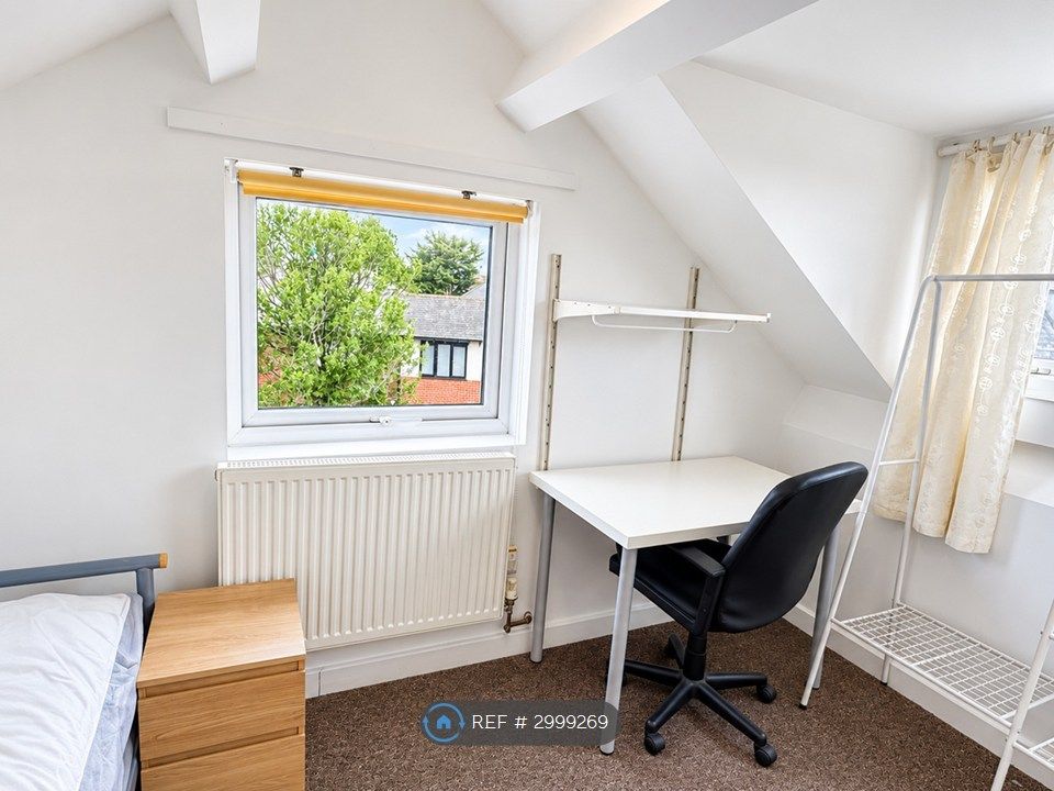 Property photo 2 of 14 Room 6