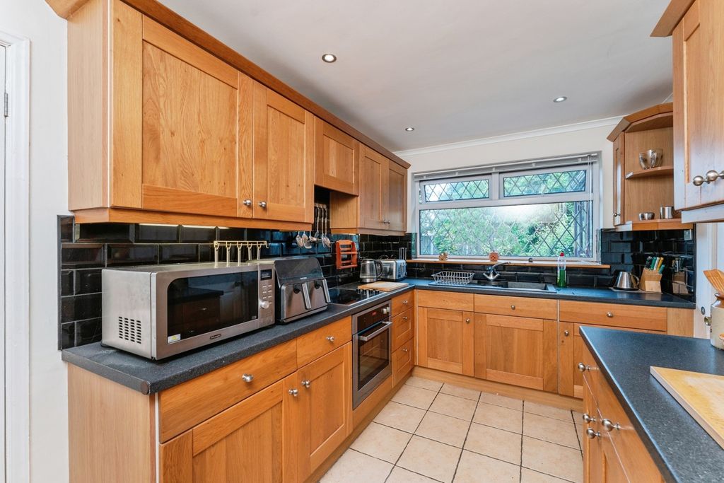 Property photo 3 of 16 Kitchen