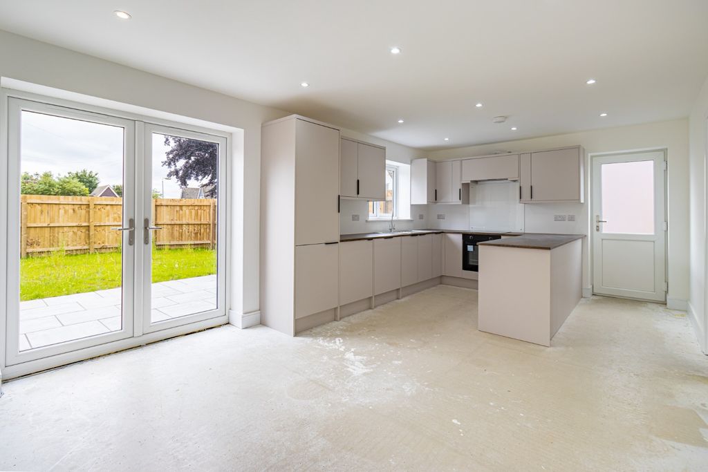 Property photo 3 of 27 5244805