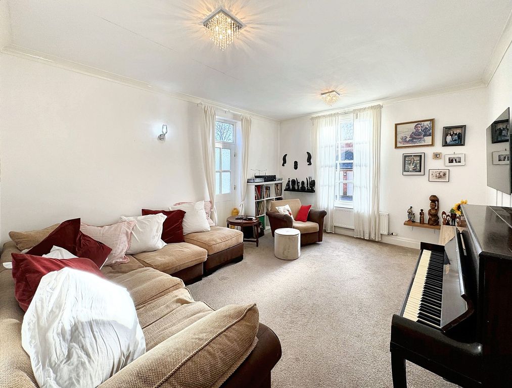 Property photo 3 of 27
