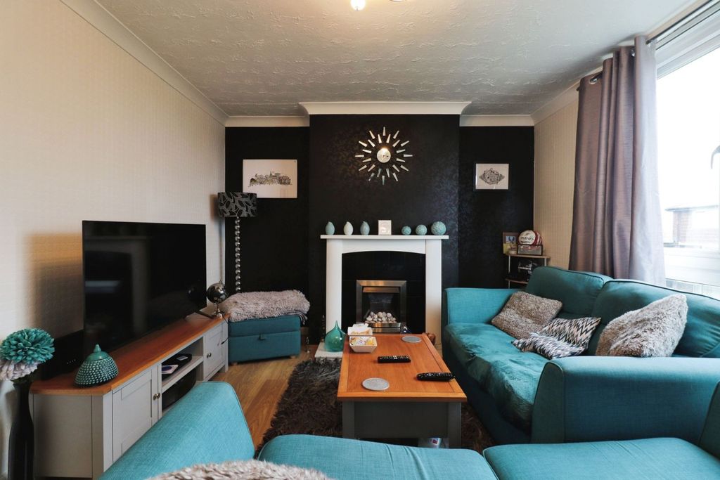 Property photo 3 of 14