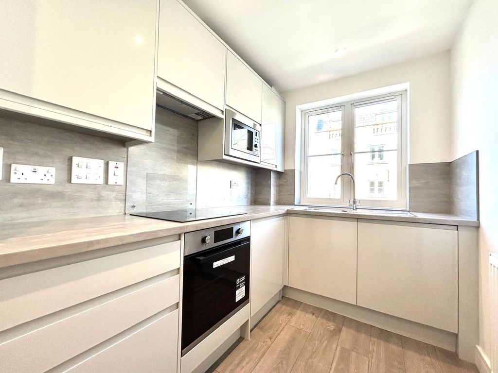 Property photo 3 of 9 Kitchen
