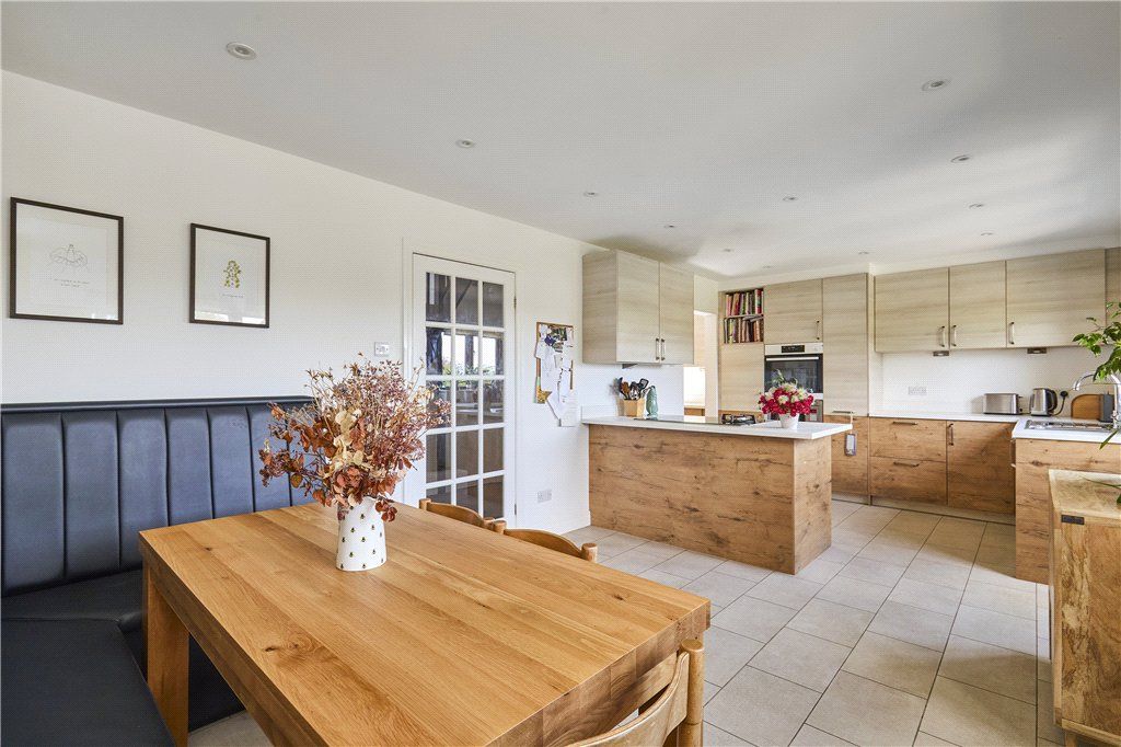 Property photo 3 of 20 Dining Kitchen