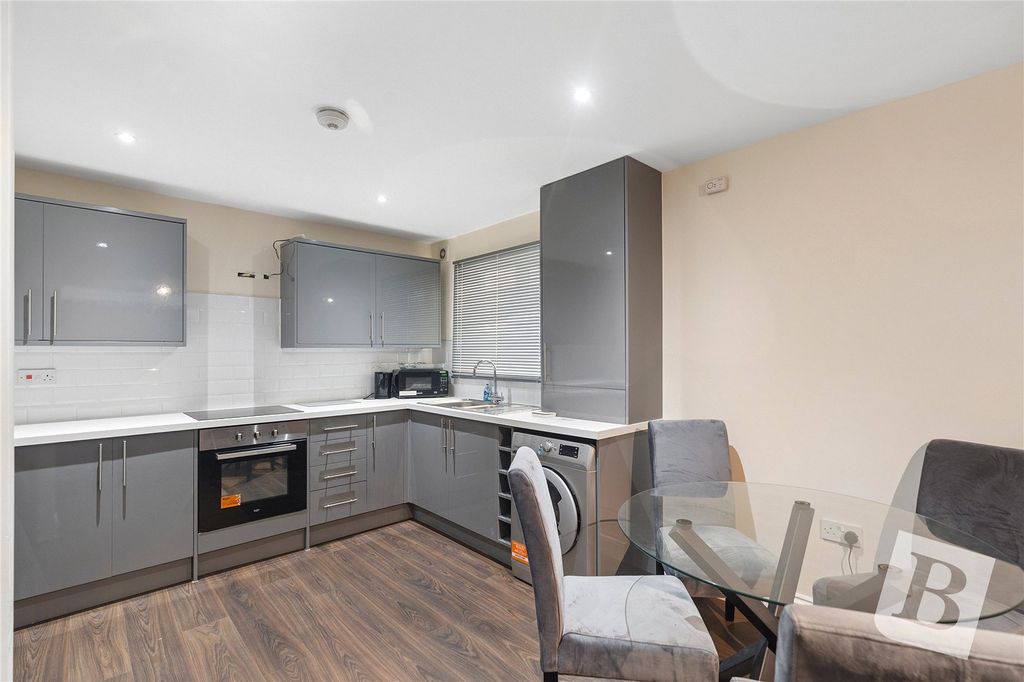 Property photo 1 of 11 Kitchen