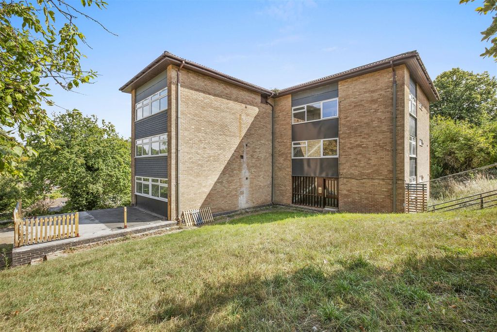 Property photo 1 of 6 External