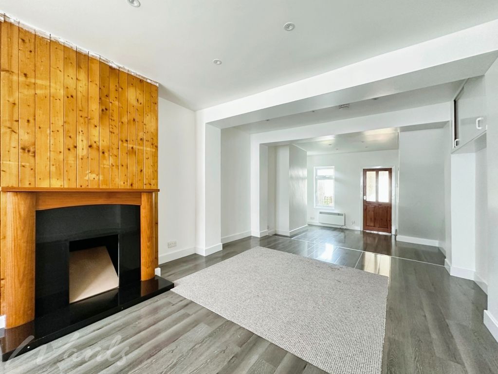 Property photo 3 of 30 Living/Dining Room