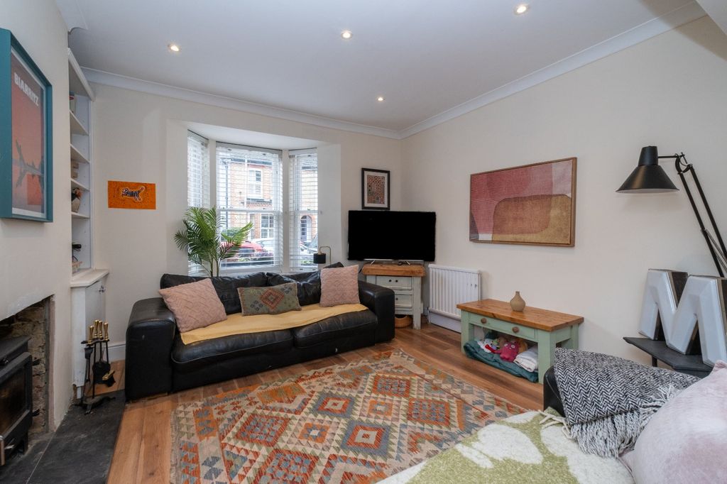 Property photo 2 of 18 Picture No. 25