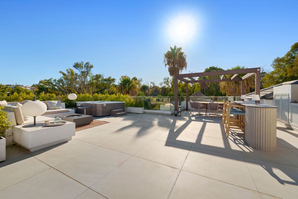 Property photo 3 of 62