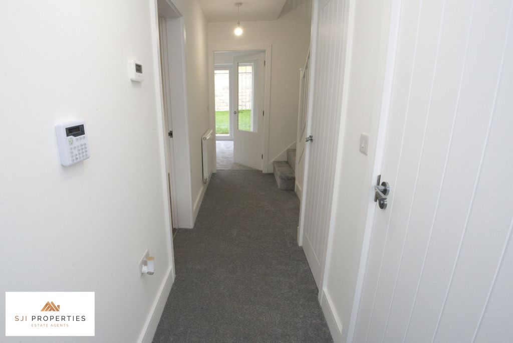 Property photo 3 of 20 Hall